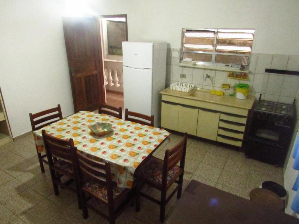 APTOS FAMILIA com AR CONDICIONADO UBATUBA Praia Pereque Acu room 5