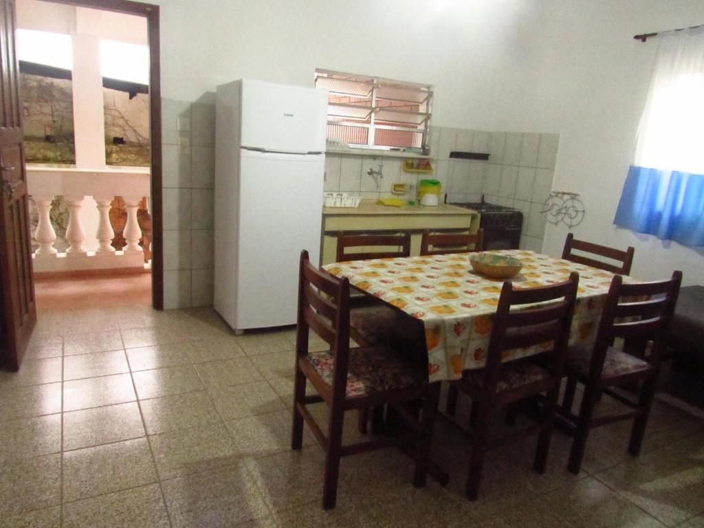 APTOS FAMILIA com AR CONDICIONADO UBATUBA Praia Pereque Acu room 6